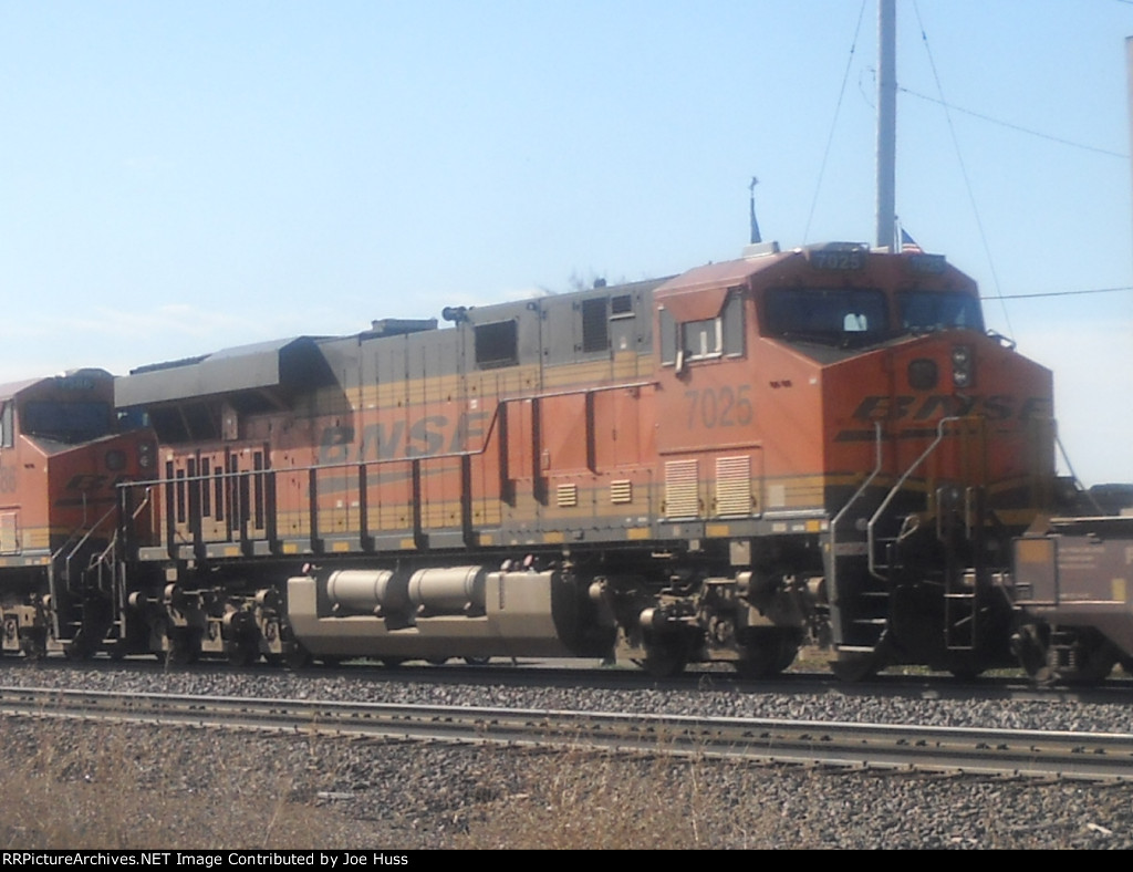 BNSF 7025